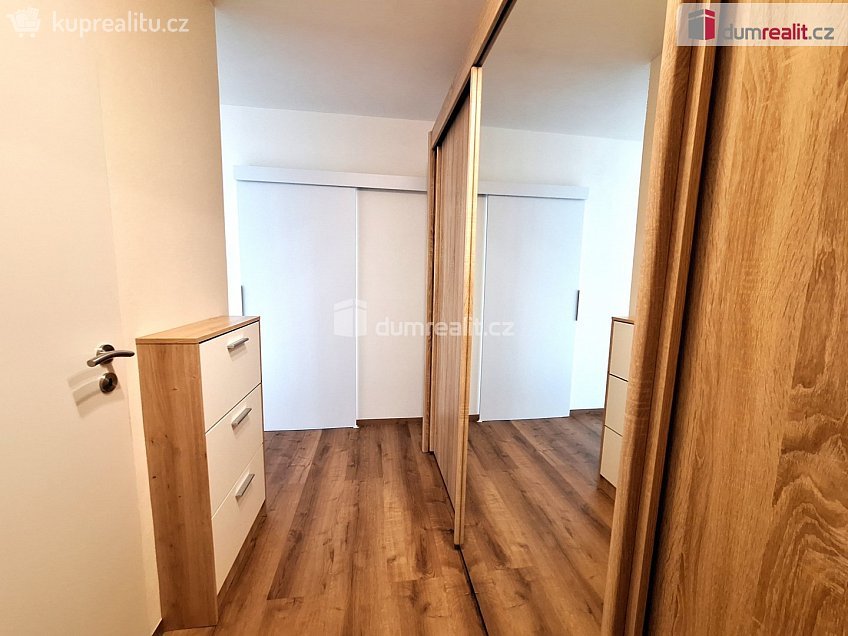 Pronájem bytu 2+kk 35 m^2 Čimická, Praha 8 