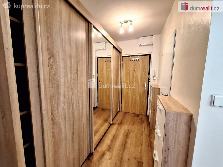 Pronájem bytu 2+kk 35 m^2 Čimická, Praha 8 