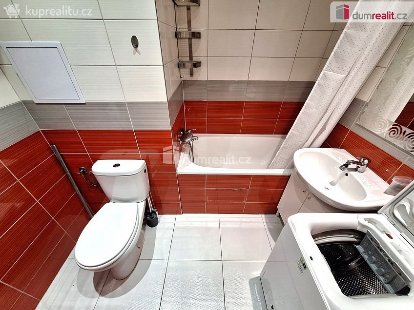 Pronájem bytu 2+kk 35 m^2 Čimická, Praha 8 