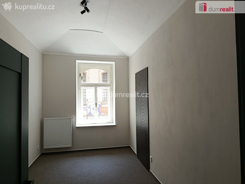 Pronájem bytu 1+1 36 m^2 Svornosti, Praha 5 