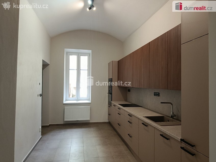 Pronájem bytu 1+1 36 m^2 Svornosti, Praha 5 