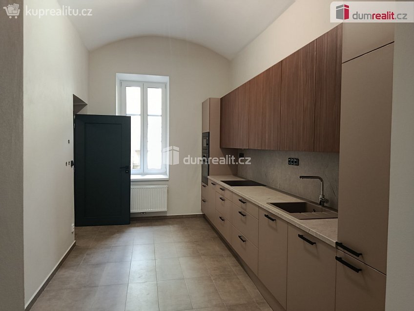 Pronájem bytu 1+1 36 m^2 Svornosti, Praha 5 