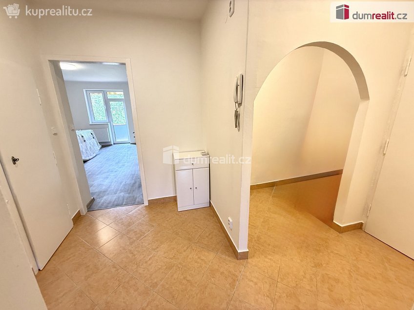 Pronájem bytu 2+1 67 m^2 Ve struhách, Praha 6 