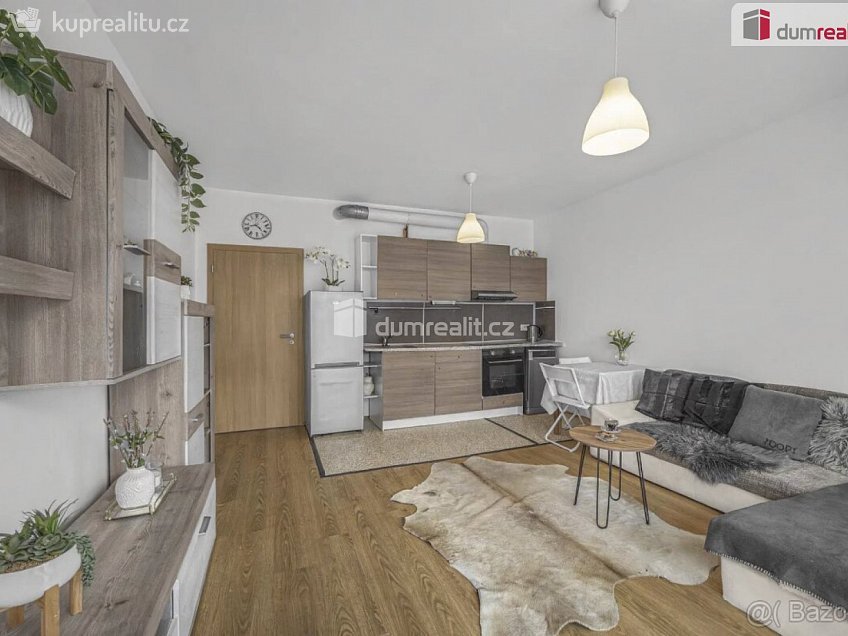 Pronájem bytu 1+kk 42 m^2 Bermanova, Praha-Čakovice 