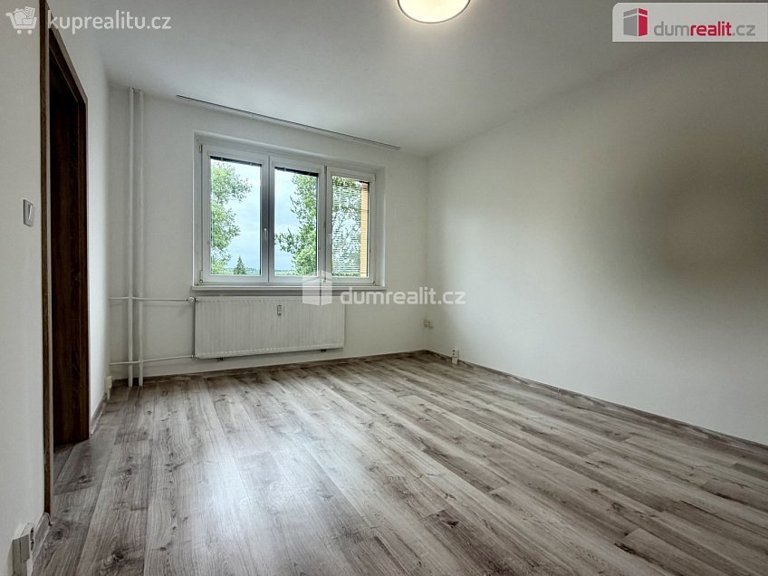 Pronájem bytu 1+1 38 m^2 Sídliště, Hroznětín 