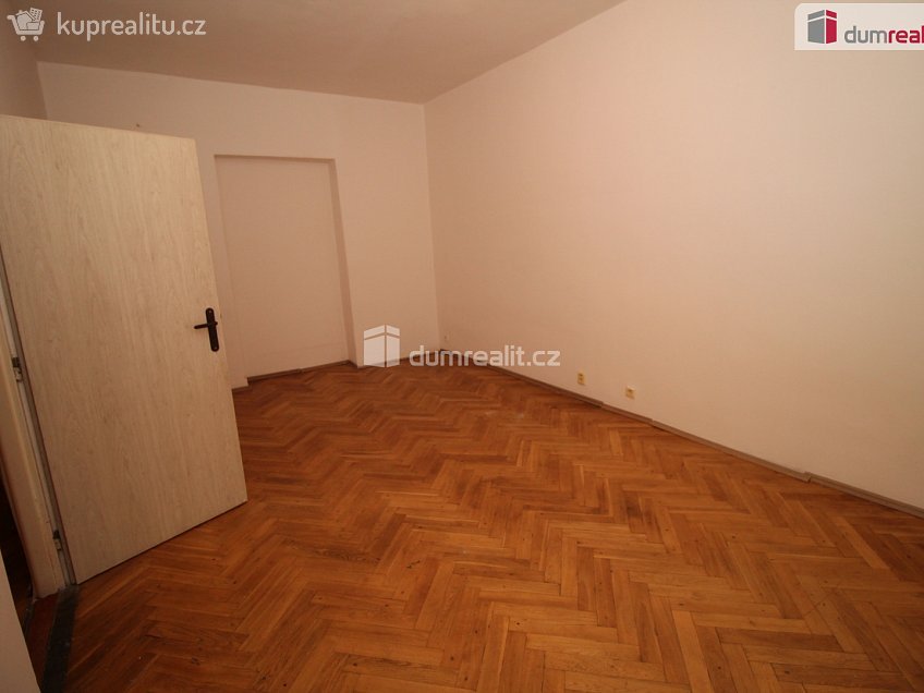 Pronájem bytu 2+1 60 m^2 Lad. Koubka, Karlovy Vary 