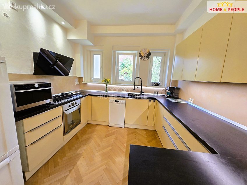 Prodej bytu 3+1 89 m^2 Hartigova, Praha 3 