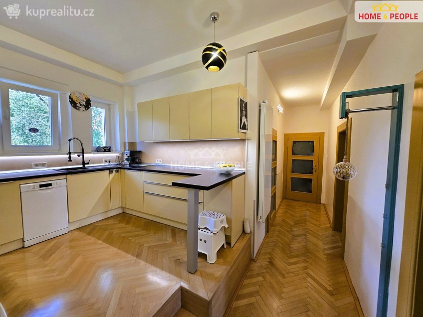 Prodej bytu 3+1 89 m^2 Hartigova, Praha 3 