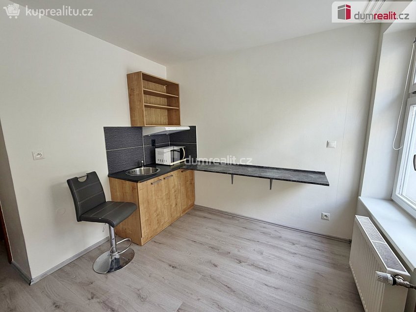 Prodej  ubytovacího zařízení 85 m^2 Donská, Praha 10 
