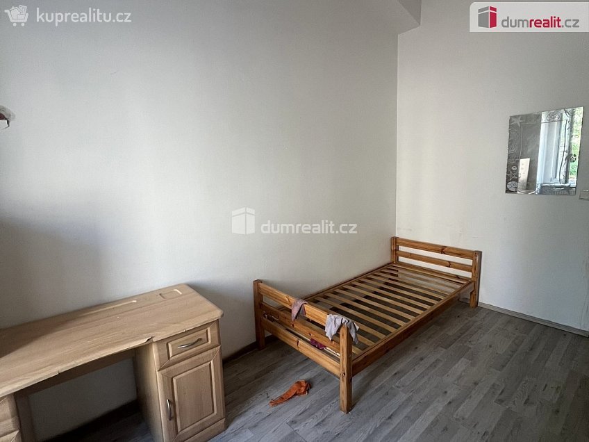 Pronájem bytu 1+kk 15 m^2 Zenklova, Praha 8 