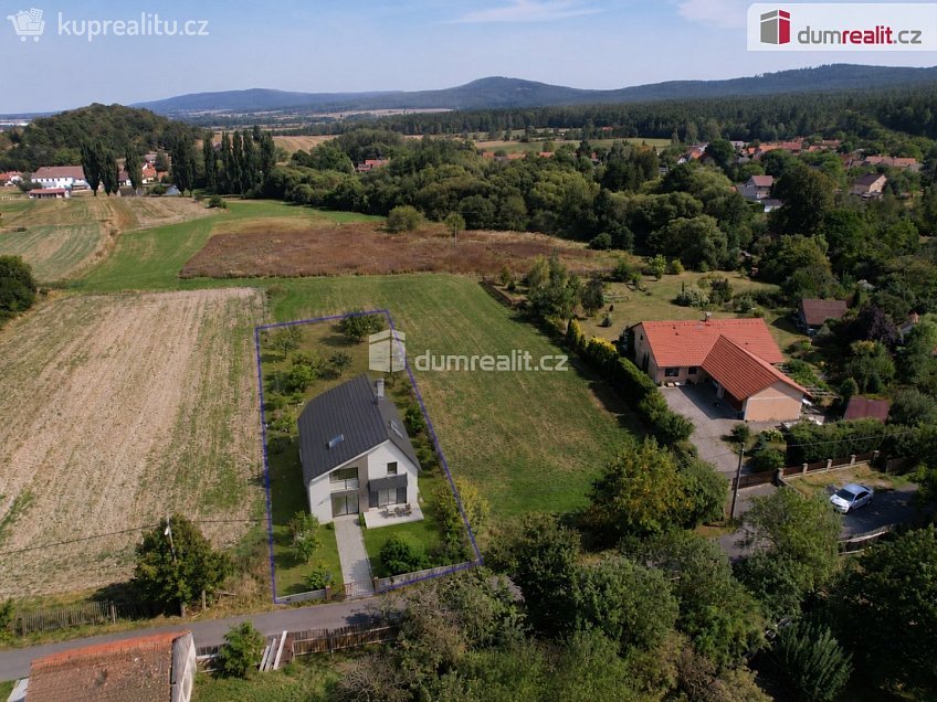Prodej  stavebního pozemku 1218 m^2 Běštín, Běštín 