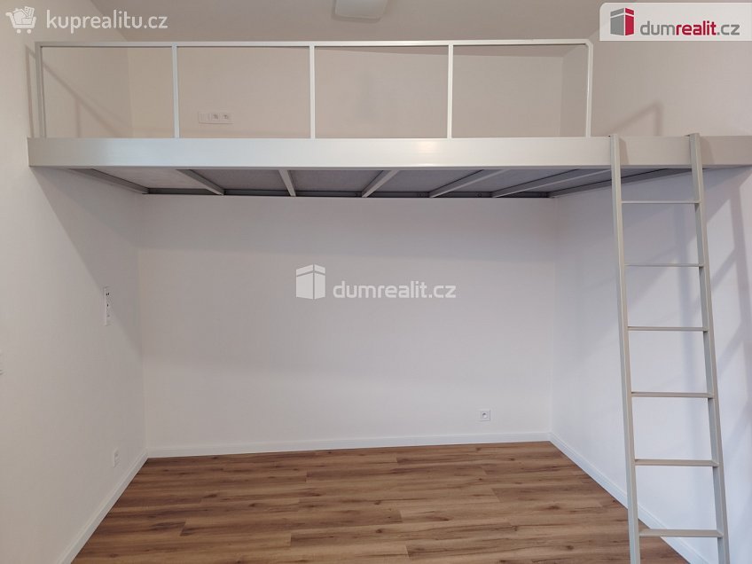 Pronájem bytu 1+kk 21 m^2 Zelená, Děčín 