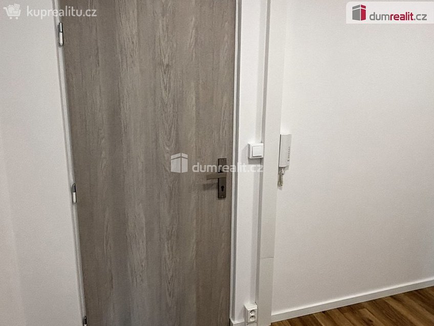 Pronájem bytu 2+1 66 m^2 Jizerská, Ústí nad Labem 