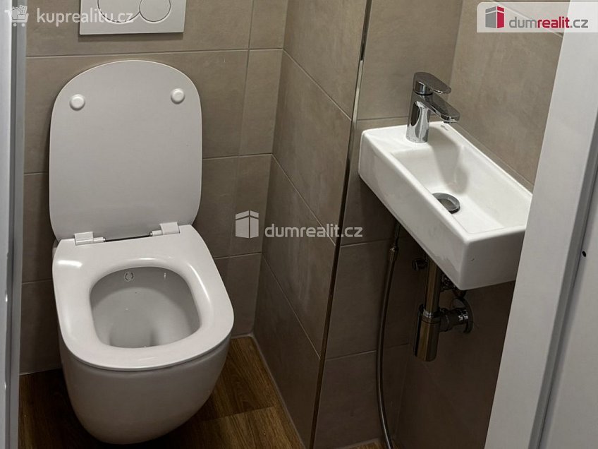 Pronájem bytu 2+1 66 m^2 Jizerská, Ústí nad Labem 