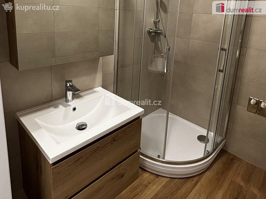 Pronájem bytu 2+1 66 m^2 Jizerská, Ústí nad Labem 