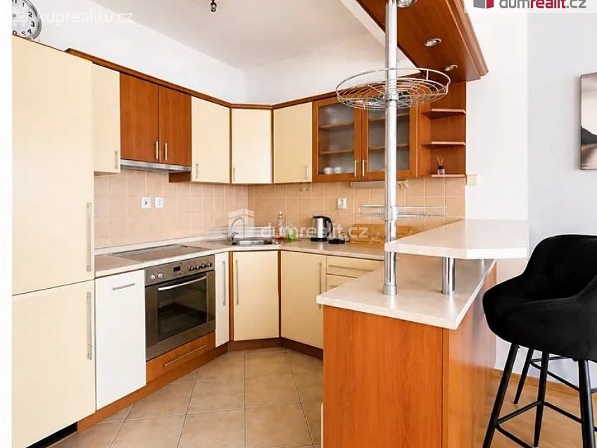 Pronájem bytu 2+kk 56 m^2 Spořická, Praha-Dolní Chabry 
