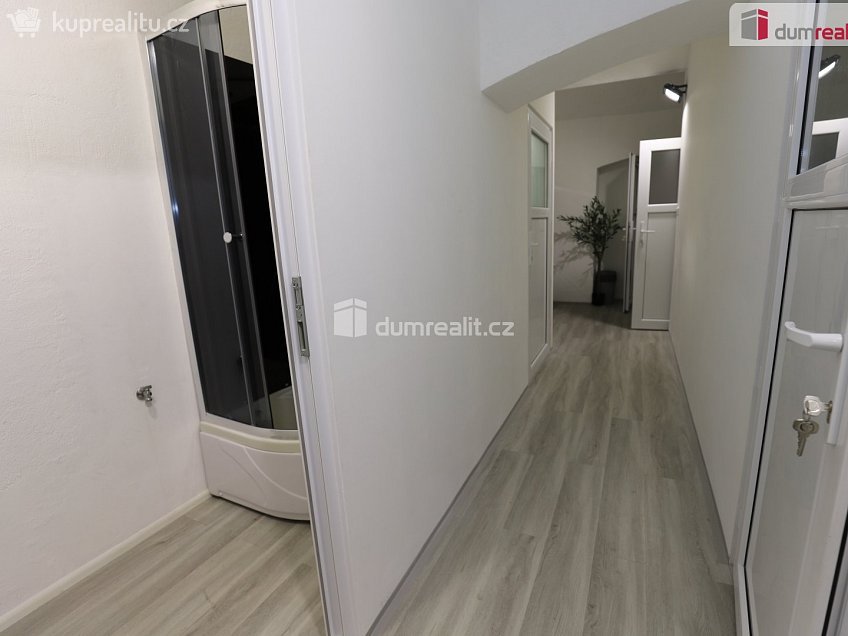 Prodej  obchodních prostor 58 m^2 Praha 8, Praha 8 