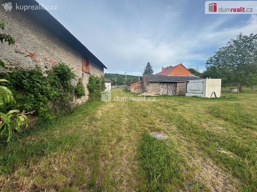 Prodej  stavebního pozemku 4930 m^2 Grunta, Grunta 