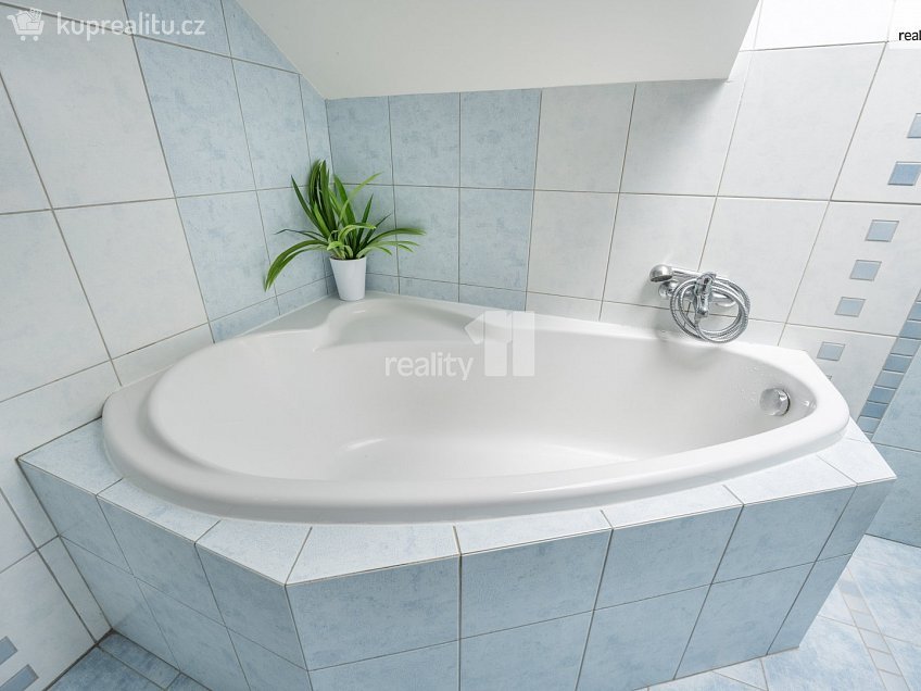 Prodej  rodinného domu 200 m^2 Slunečná, Kamenice 