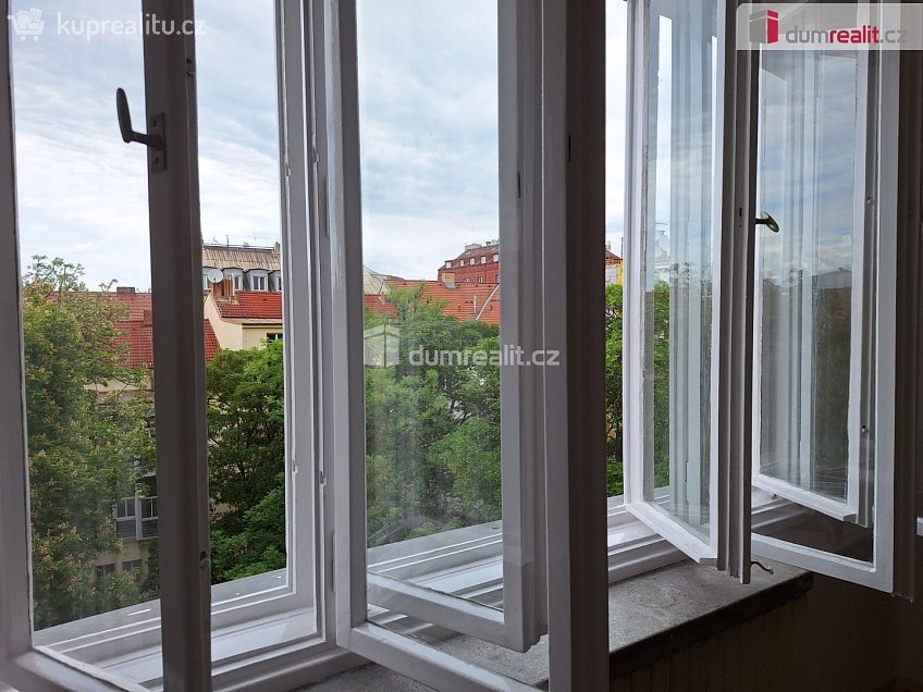 Pronájem bytu 1+kk 28 m^2 Jana Masaryka, Praha 2 
