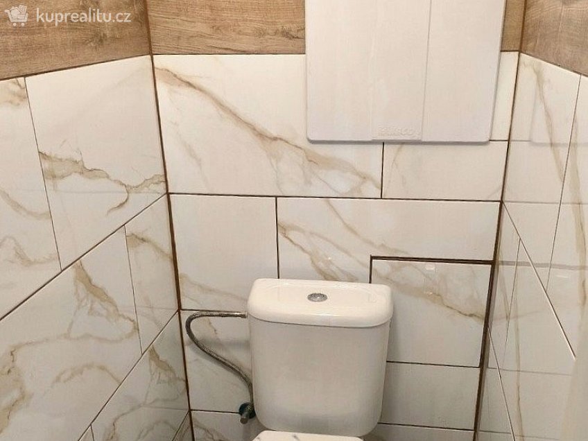 Pronájem bytu 2+1 54 m^2 Školní 651, Cheb 