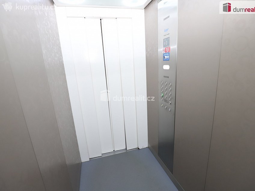 Pronájem bytu 1+kk 25 m^2 Přátelství, Cheb 