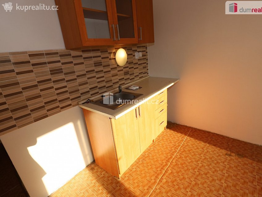 Pronájem bytu 1+kk 25 m^2 Přátelství, Cheb 