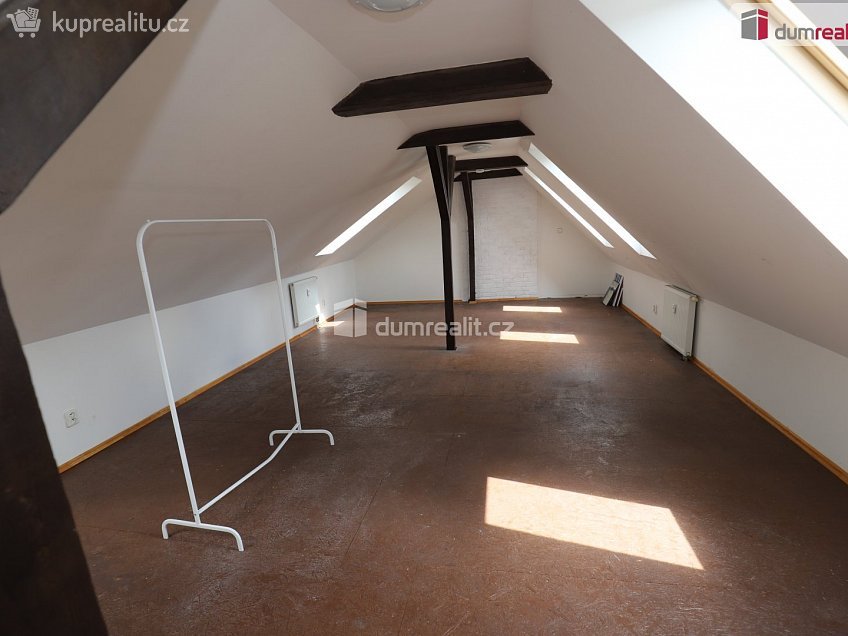 Prodej bytu 2+1 110 m^2 Vítězná, Karlovy Vary 