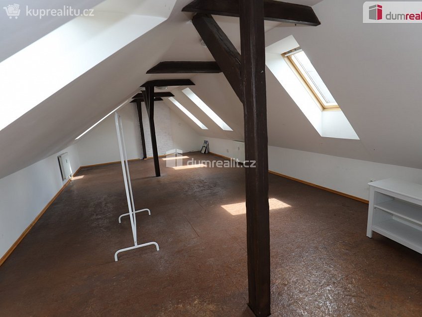 Prodej bytu 2+1 110 m^2 Vítězná, Karlovy Vary 