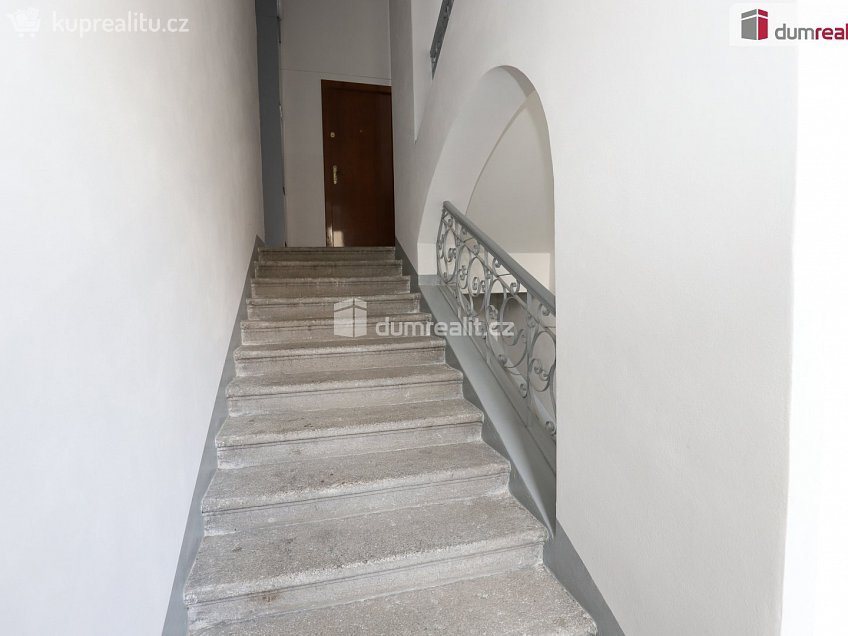 Prodej bytu 2+1 110 m^2 Vítězná, Karlovy Vary 