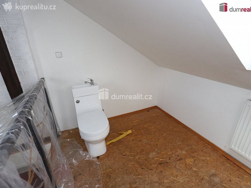 Prodej bytu 2+1 110 m^2 Vítězná, Karlovy Vary 