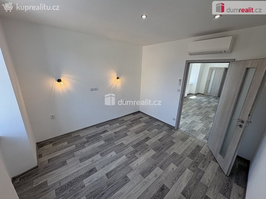 Pronájem bytu 3+kk 55 m^2 Čemínská, Město Touškov 
