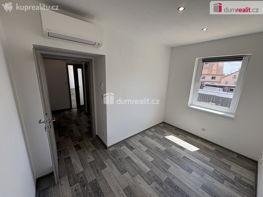 Pronájem bytu 3+kk 55 m^2 Čemínská, Město Touškov 