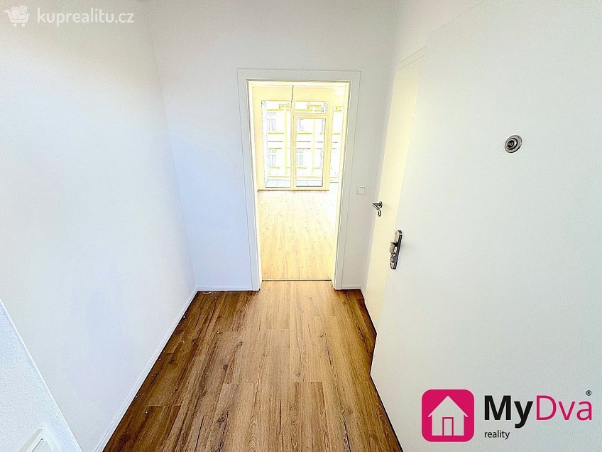 Pronájem bytu 1+kk 34 m^2 Jarošova, Znojmo 