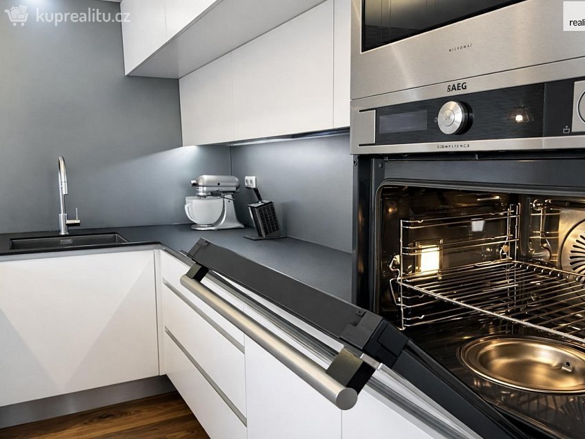 Prodej bytu 3+kk 73 m^2 Na Sídlišti III, Průhonice 