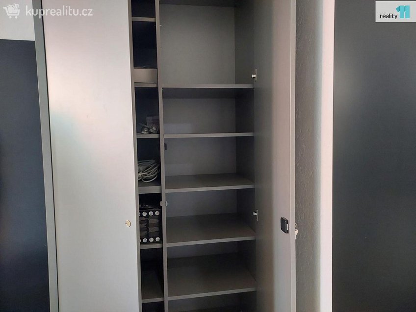 Prodej bytu 3+kk 73 m^2 Na Sídlišti III, Průhonice 