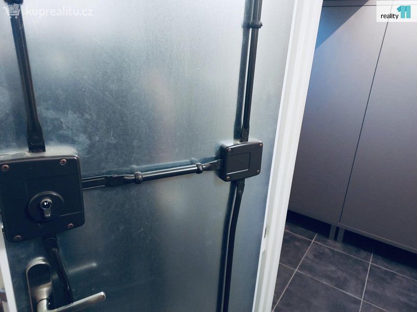 Prodej bytu 3+kk 73 m^2 Na Sídlišti III, Průhonice 
