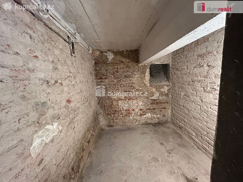 Pronájem  skladu 40 m^2 Kmochova, Kolín 