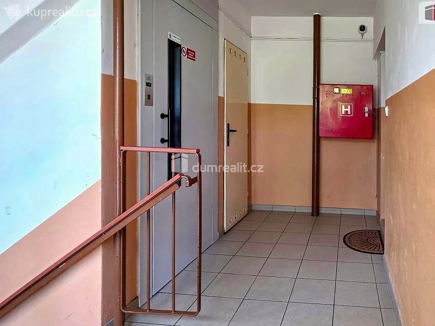 Prodej bytu 3+1 71 m^2 Na Výsluní, Neratovice 
