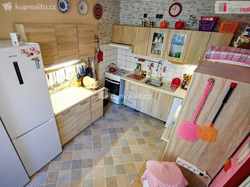 Prodej bytu 3+1 71 m^2 Na Výsluní, Neratovice 