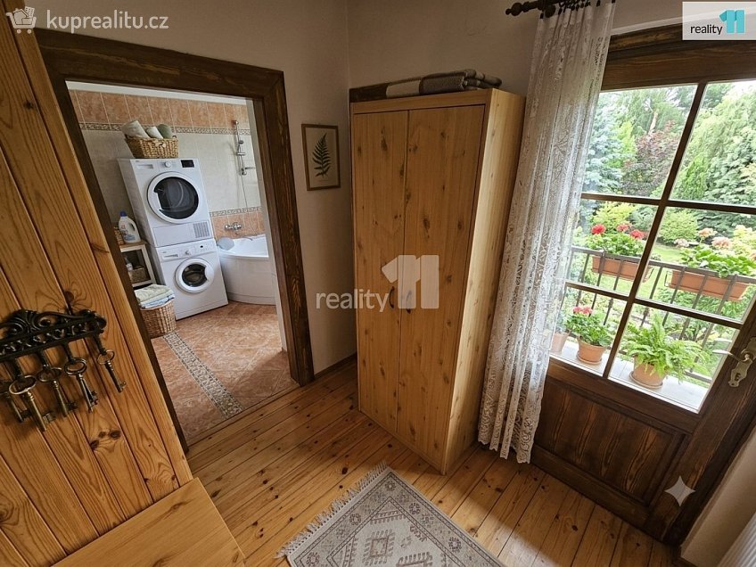 Pronájem bytu 3+1 97 m^2 Pod Třebešínem, Praha 10 