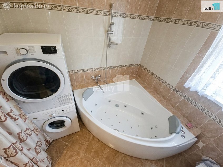 Pronájem bytu 3+1 97 m^2 Pod Třebešínem, Praha 10 