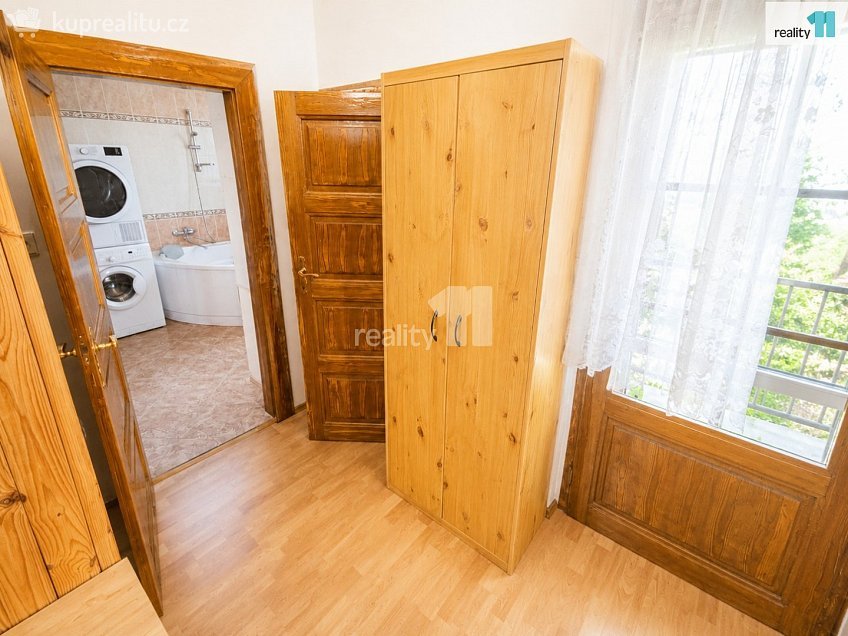 Pronájem bytu 3+1 97 m^2 Pod Třebešínem, Praha 10 