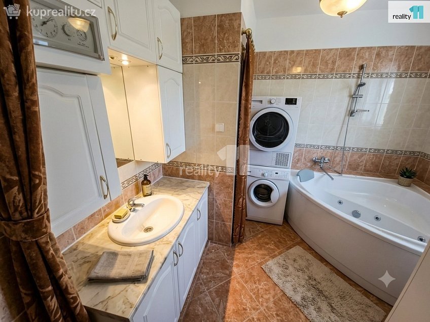 Pronájem bytu 3+1 97 m^2 Pod Třebešínem, Praha 10 