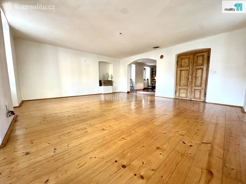 Pronájem  výrobních prostor 1027 m^2 Pražská, Dobrovíz 