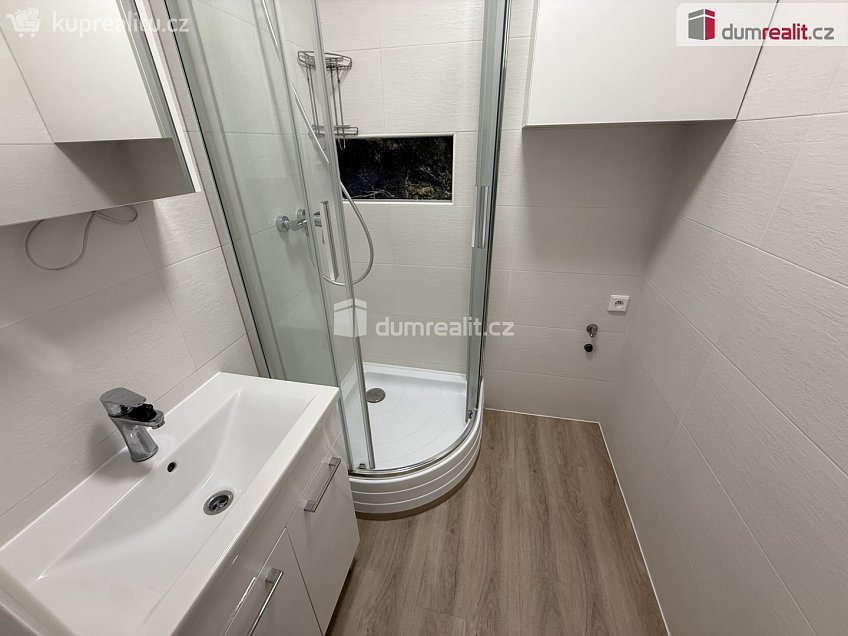 Pronájem bytu 4+kk 72 m^2 Pod Rapidem, Praha 10 