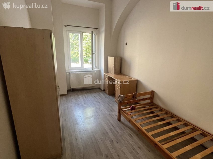 Pronájem bytu 1+kk 15 m^2 Zenklova, Praha 8 