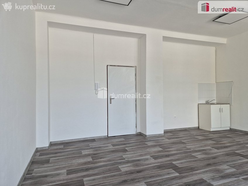 Pronájem  kanceláře 30 m^2 Na Zlaté stoce, České Budějovice 