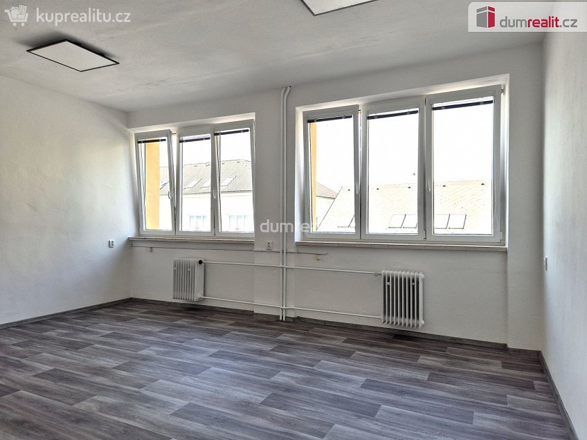Pronájem  kanceláře 30 m^2 Na Zlaté stoce, České Budějovice 