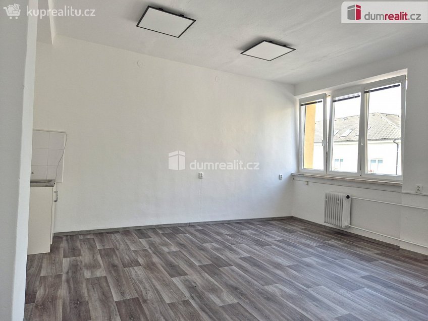 Pronájem  kanceláře 30 m^2 Na Zlaté stoce, České Budějovice 